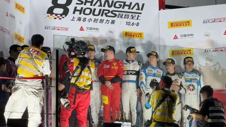 上海8幼时耐力赛惊现“时光”背心丨DM2121非凡体育官方网站与明星车手王一博同框