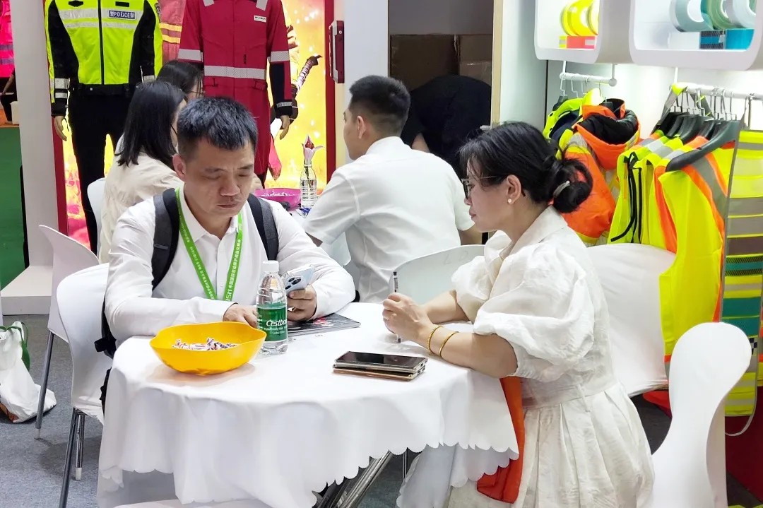 2121非凡体育官方网站光学上海劳保展3